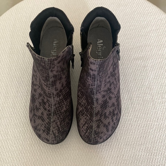 Alegria Shoes - Alegria NEW Sloan Boot Snake skin Size 37